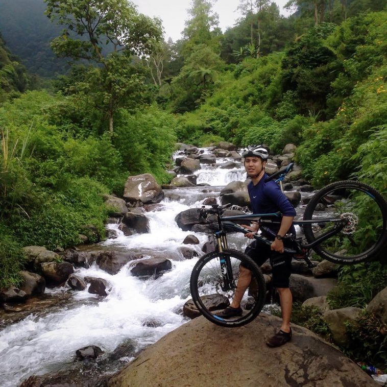 10 Air Terjun di Bandung dan Sekitarnya yang paling Mempesona