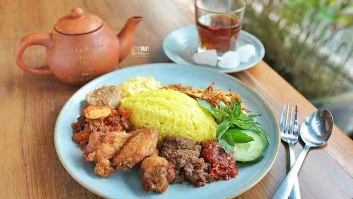 Nasi Kuning Sumur Bandung
