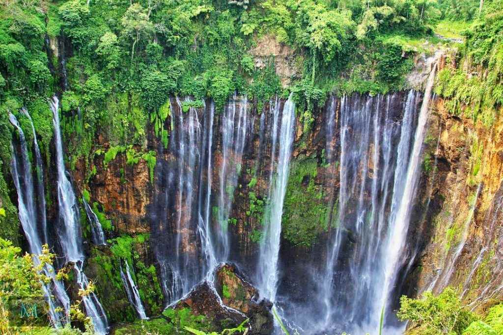 Parade Air Terjun di Lumajang, Cantiknya Nggak Ketulungan