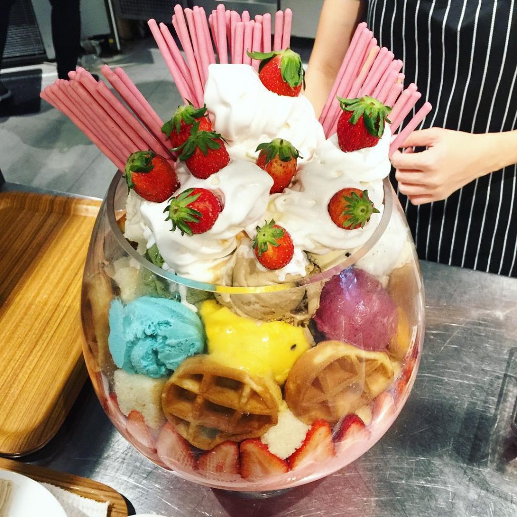Jajan Es Krim Raksasa, Kuat Habisin Sendirian?