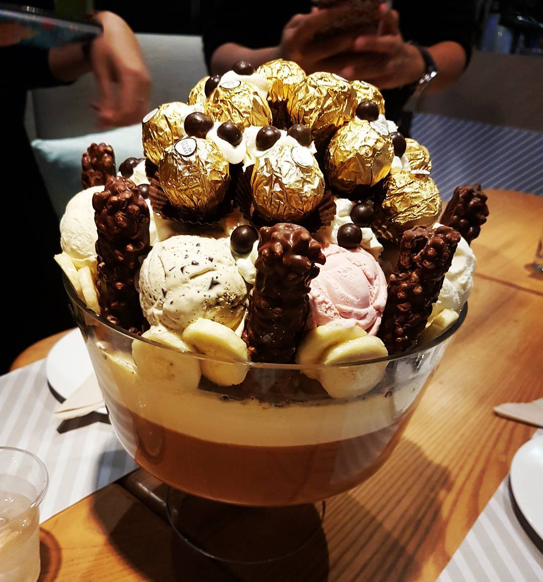 Jajan Es Krim Raksasa, Kuat Habisin Sendirian?