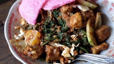 Warung Rujak Cingur Bu Tuti