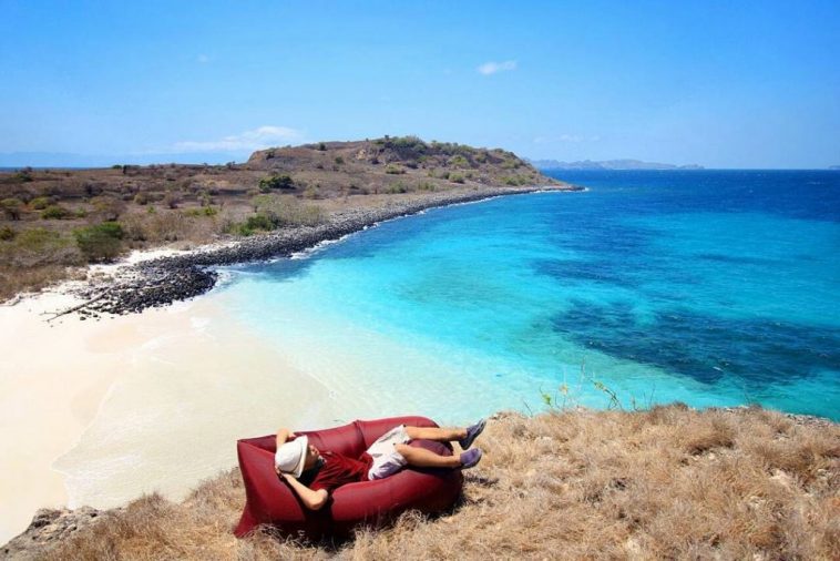 Pemandangan Tak Biasa, Pantai-pantai Indah dengan Karang Tajam di Indonesia