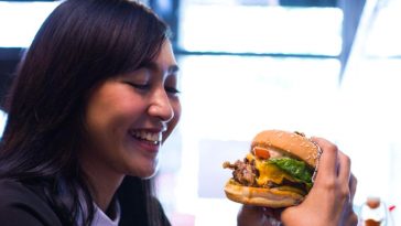 Pelanggan di Lawless Burger
