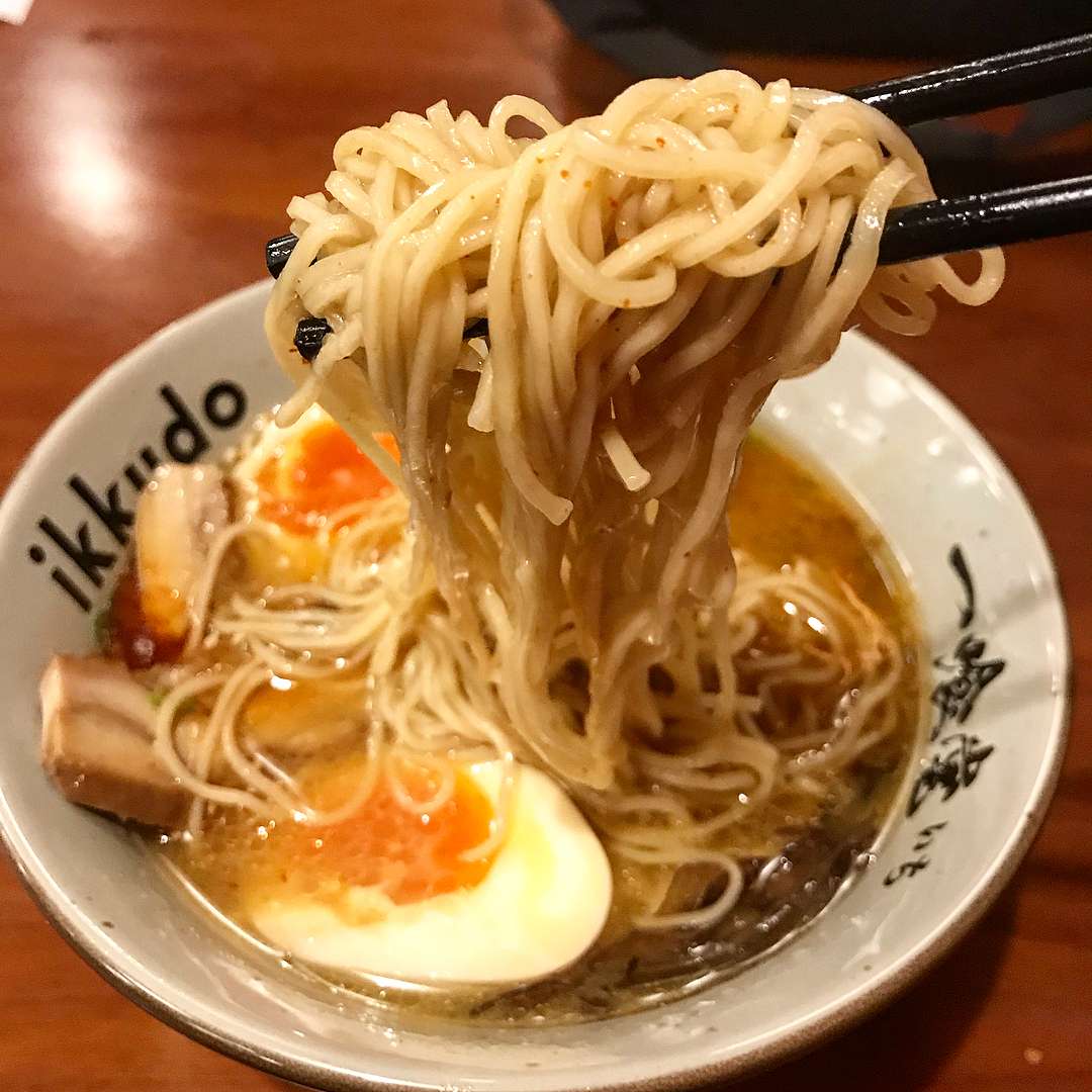 Доширак чан рамен черный. Чжан рамен. Чан рамен блэк паста. Чан рамен. Чжан чжан рамен.