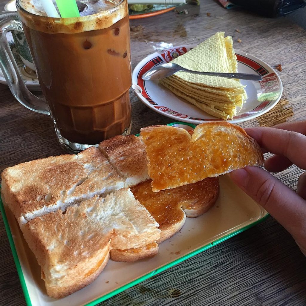 Kedai Kopi Apek, Warung Ngopi di Medan yang Tak Termakan Usia