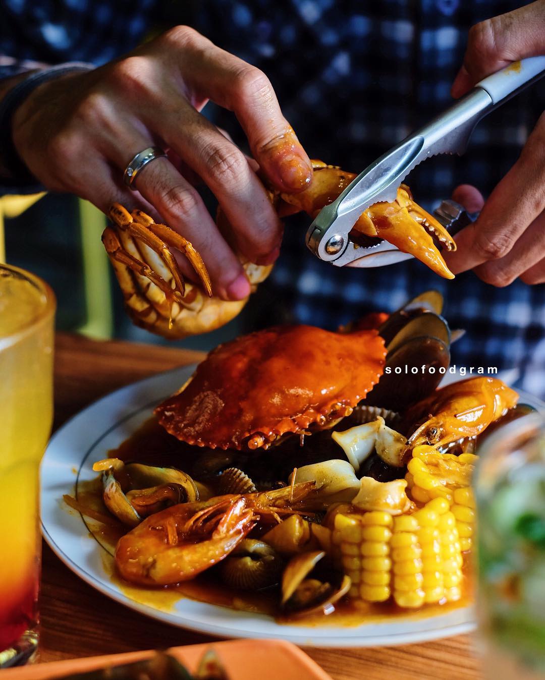 Pilihan Tempat untuk Berburu Seafood di Solo, Ada yang di Dalam Bus