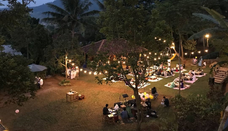 Resto dengan pemandangan alam di sentul