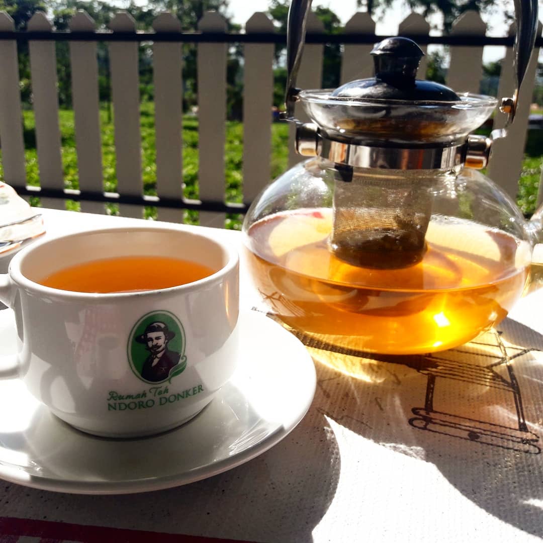 Ngeteh Dengan Suasana Asri di Rumah Teh Ndoro Donker Solo, Bikin Betah