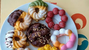 Aneka Donat Warna-warni