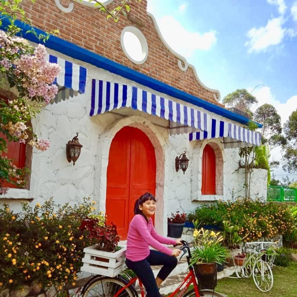 Rumah Belanda Lembang Bandung Berselfie Ria Dengan Suasana Negeri 