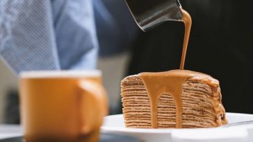 Roti kasur thai tea, via Instagram/eatoutbdg