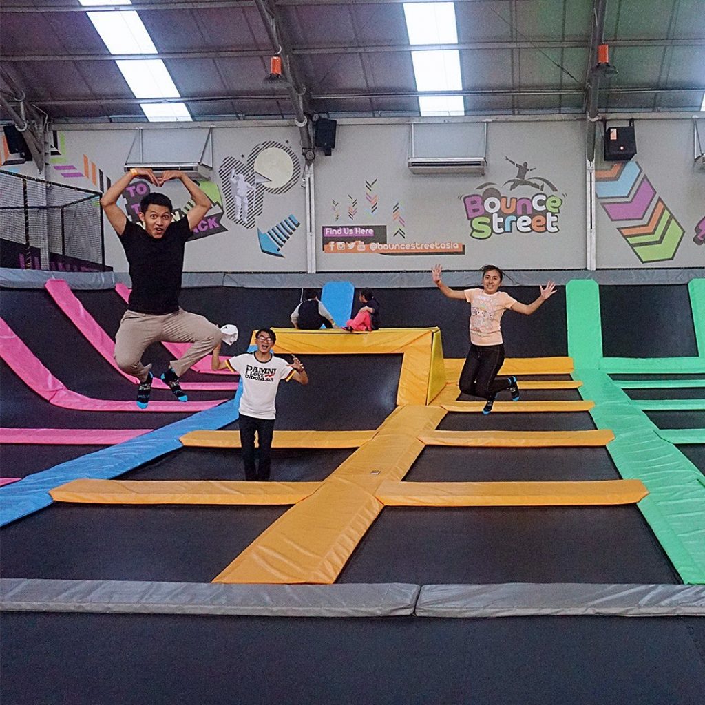 Wahana Trampolin Indoor di Jabodetabek, Serunya Liburan Sambil Lompat
