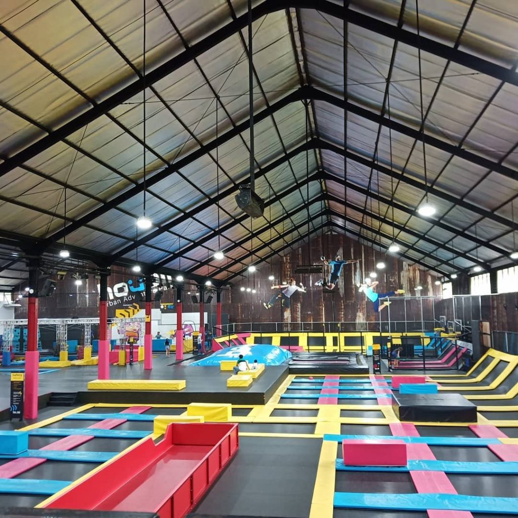 Wahana Trampolin Indoor di Jabodetabek, Serunya Liburan Sambil Lompat