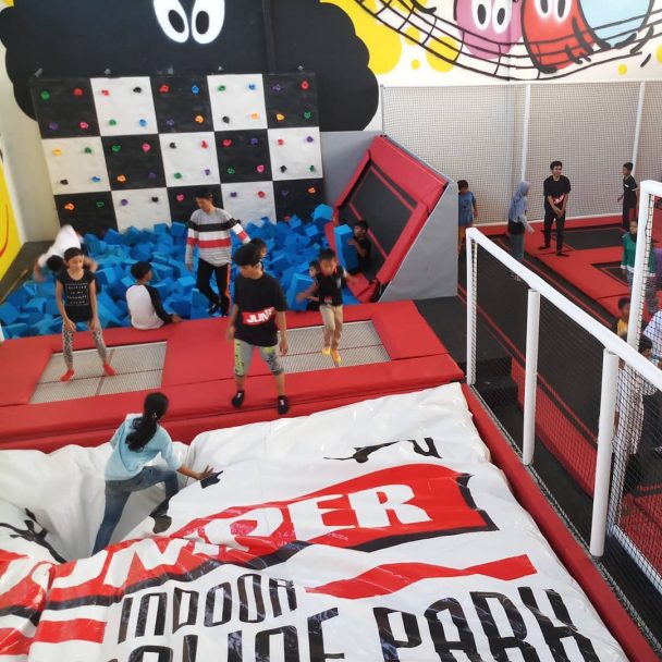 Wahana Trampolin Indoor di Jabodetabek, Serunya Liburan Sambil Lompat