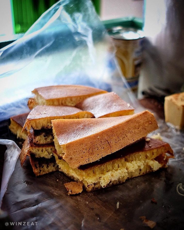 Martabak Encek: Menguak Kelezatan Klasik Yang Dimasak Di Atas Bara Arang