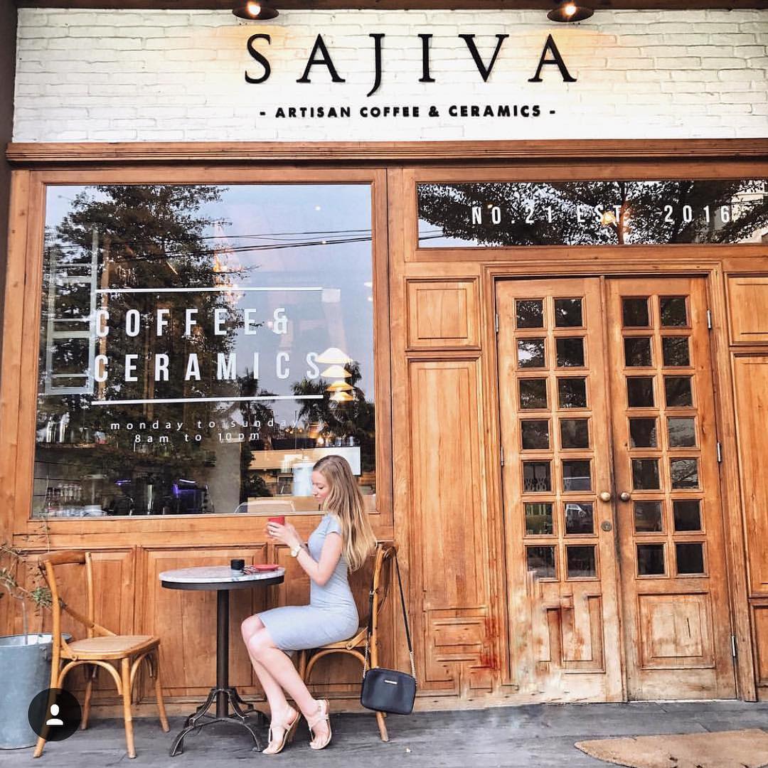 Kafe Rustic di Jakarta Buat Lokasi OOTD Gisella, Biar Foto Endorse ...