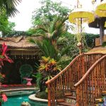 Kafe dengan taman cantik ala bali bohemia