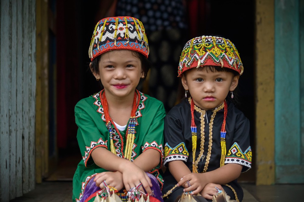 Telinga Panjang Suku Dayak, Wujud Kecantikan Para Bangsawan