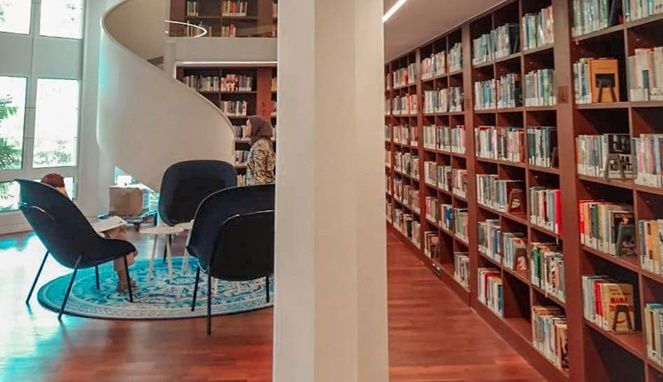 Perpustakaan Erasmus Huis (c) Nurull Huda Travelingyuk