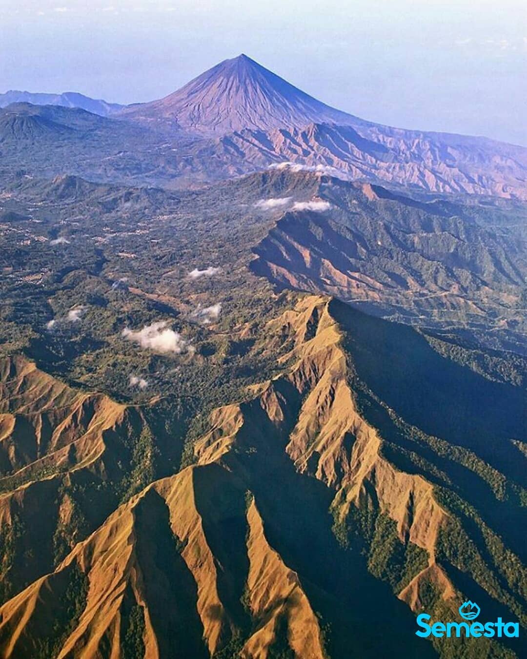 Mengenal Inerie, Gunung Tertinggi Flores yang Buat Jiwa Pendaki Bergetar!