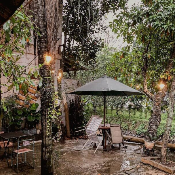 Warung Kopi Tepi Sungai Depok