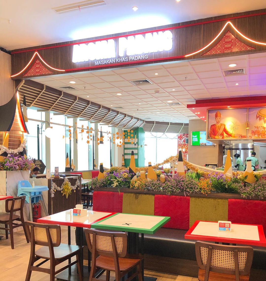 Makan Nasi Padang Cara Modern? Cuma Ada di Aroma Padang
