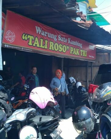 Sate Kambing Tali Roso Pak Tri, Viral Super Panjang!