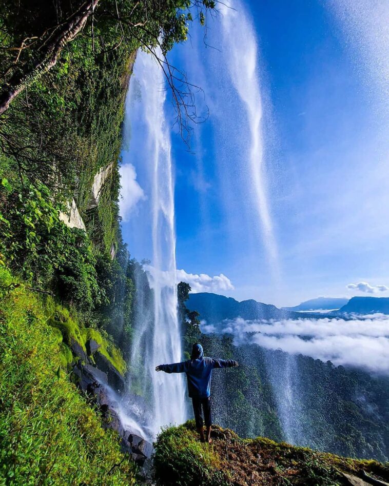 Air Terjun Terinting di Kalimantan Barat, Keindahan di Atas Awan
