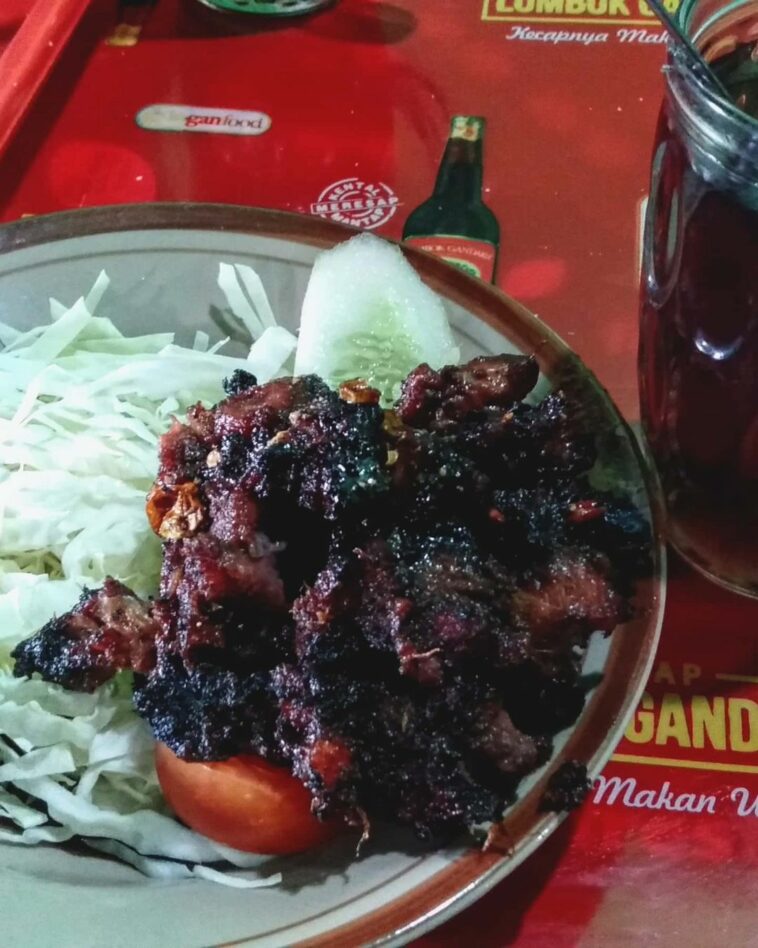 Sate Kambing Tali Roso Pak Tri, Viral Super Panjang!