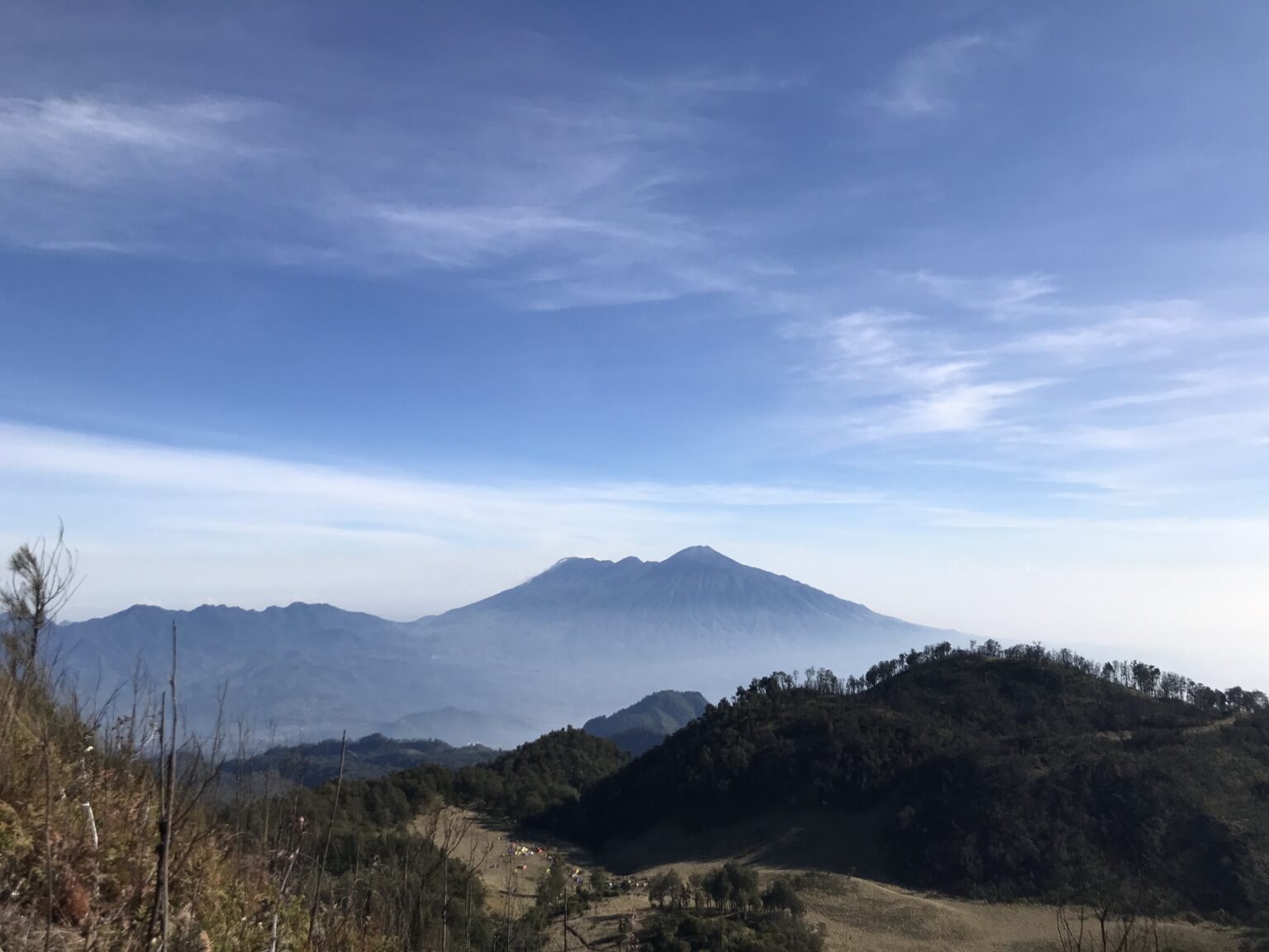 Pesona Lautan Awan di Puncak Gunung Buthak Malang