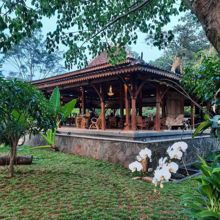 Kedai Ong’s di Depok, Piknik di Rumah Joglo yang Asri