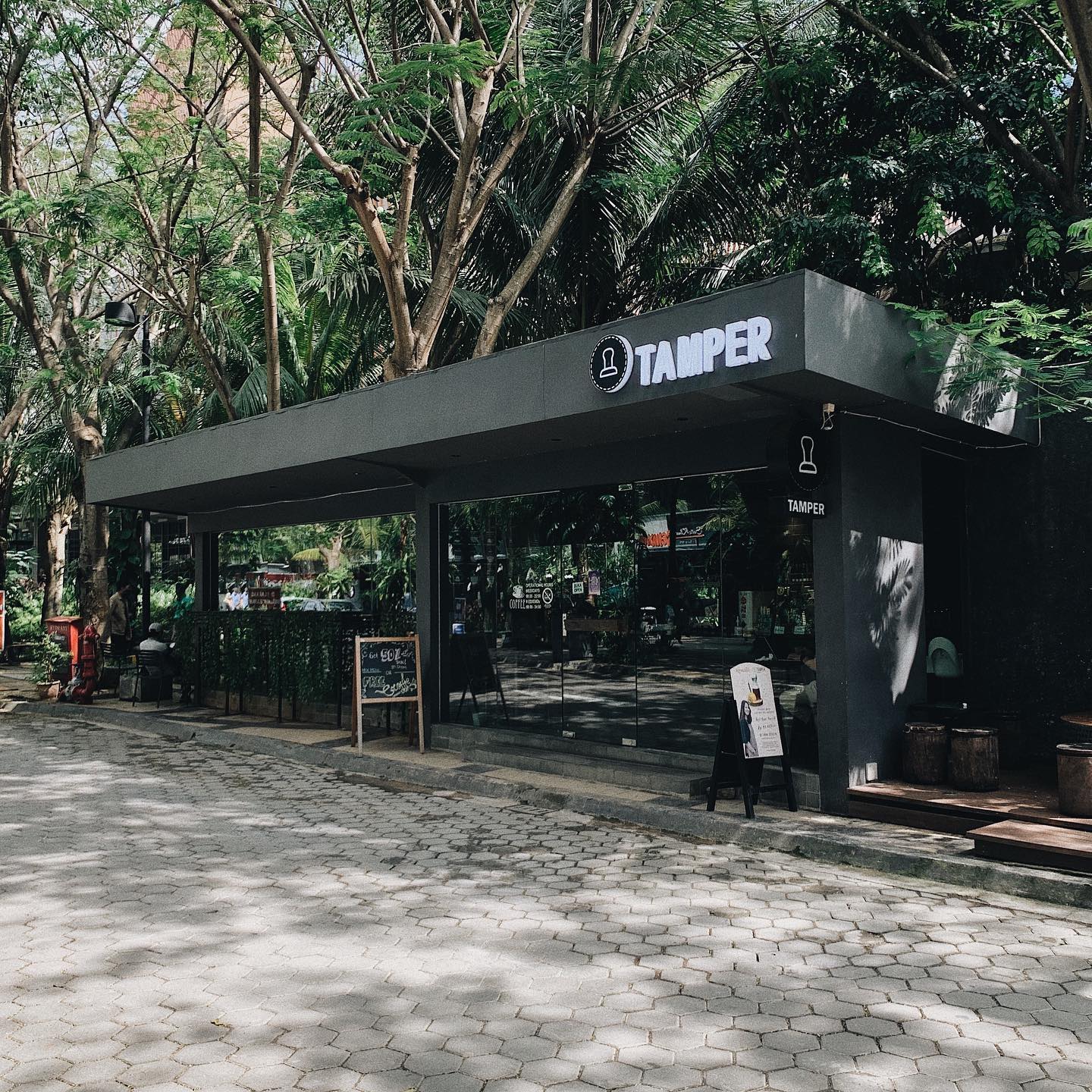 Tamper Coffee BSD, Nongkrong Santai Sambil Ngopi dengan Suasana Asri