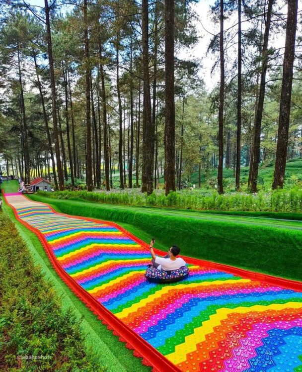 5 Tempat Wisata dengan Rainbow Slide, Bonus Udara Sejuk dan Pemandangan Alam