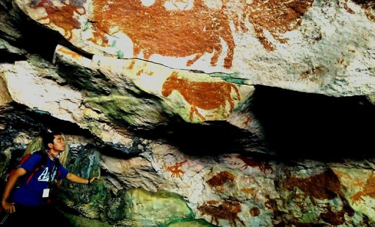 Lukisan Purbakala Penuh Misteri di Situs Sejarah Goa Liang Kobori